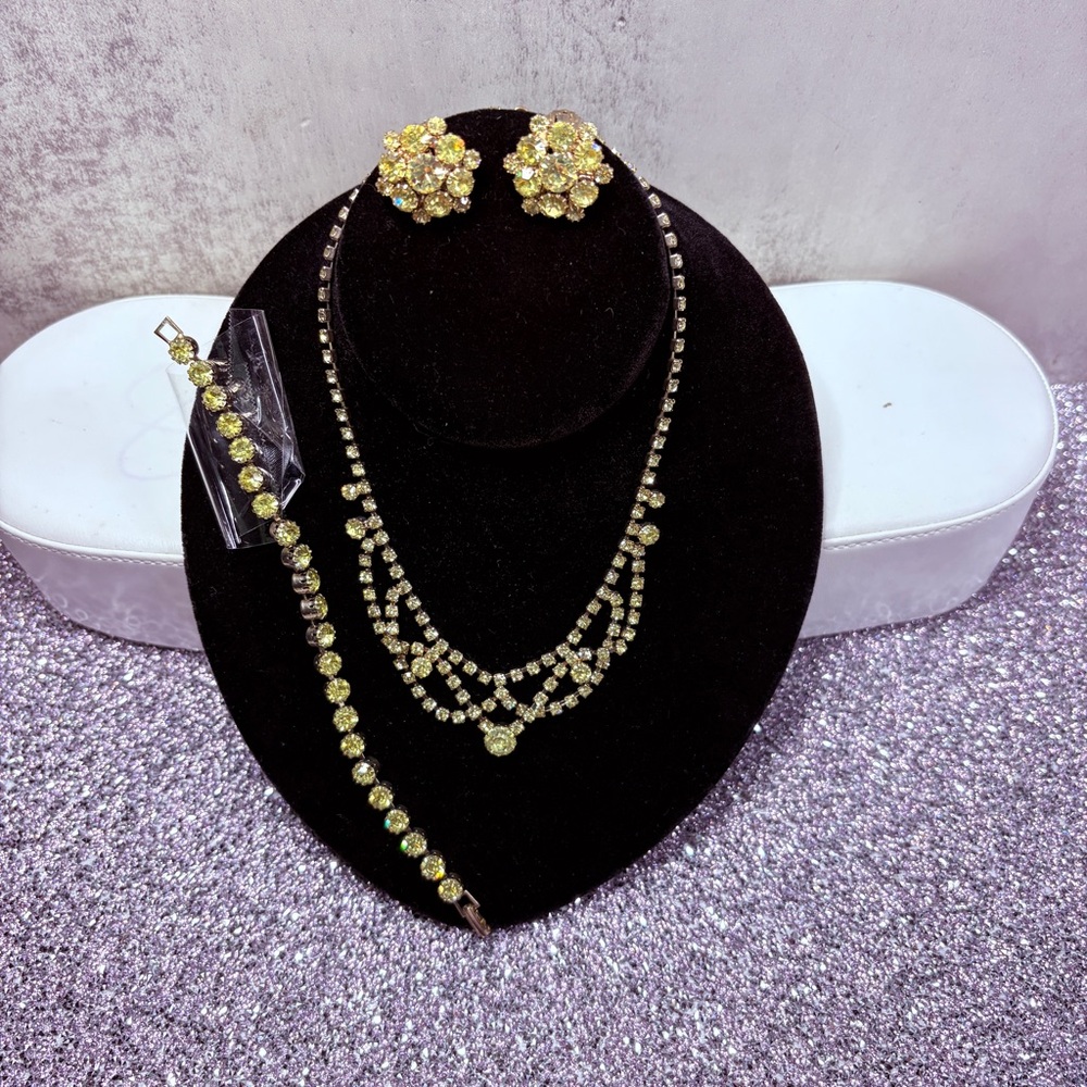 Vintage1950’s Yellow Crystal Necklace Set, Clip Earrings & Bracelet Beauty